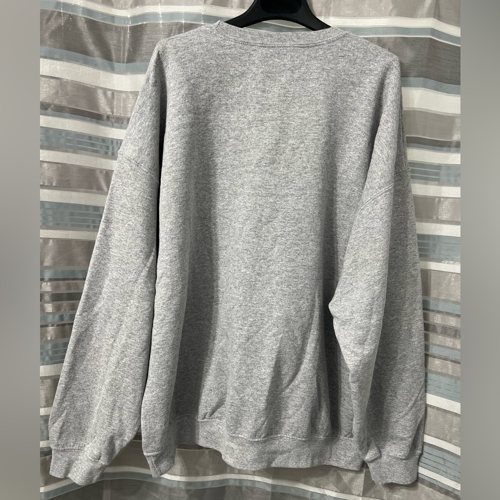 Go Taylor’s Boyfriend Gray Crewneck Graphic Sweatshirt - Picture 2 of 9